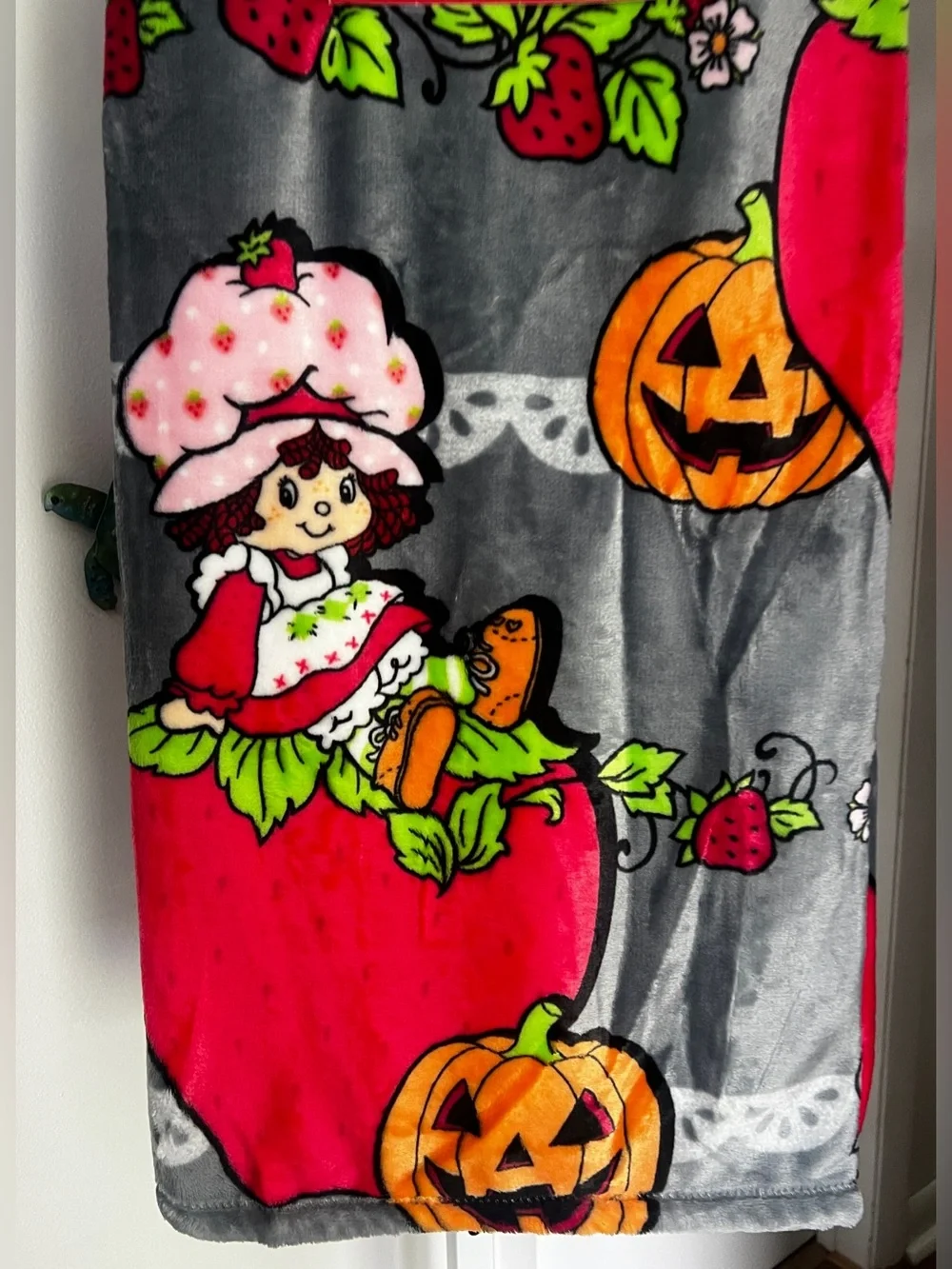 NEW Strawberry Shortcake Halloween Blanket 50”x70” Pumpkin 2026 VIRAL